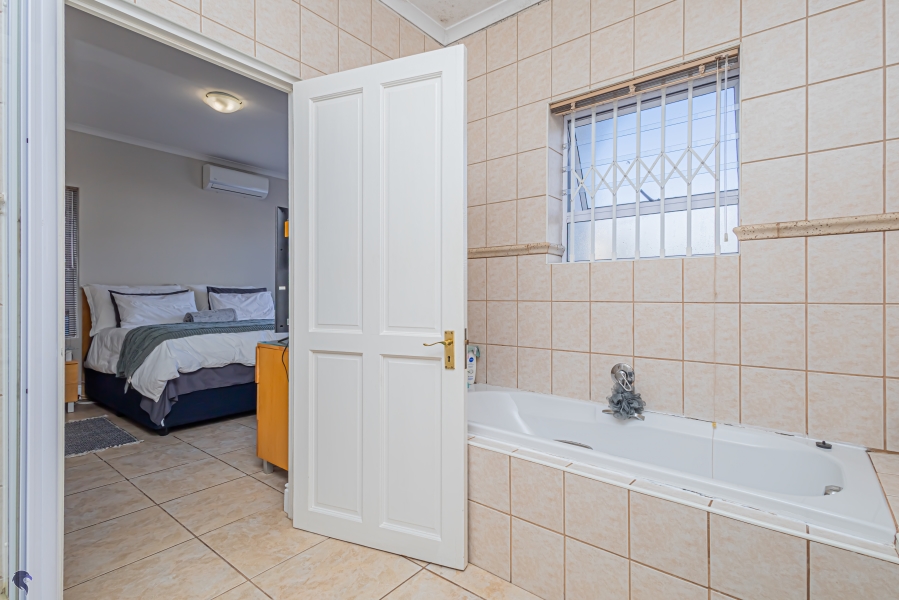 3 Bedroom Property for Sale in Country Club Western Cape